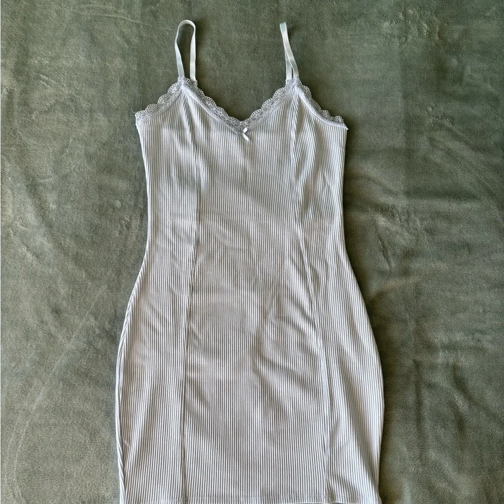 Divided Light Blue Lace-Accent Bodycon Dress - Picture 3 of 11